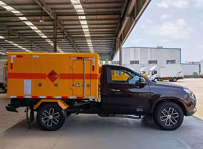 西工爆破器材运输车