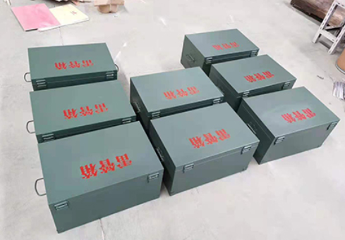 西工炸药箱和雷管箱一般是怎么存放的？